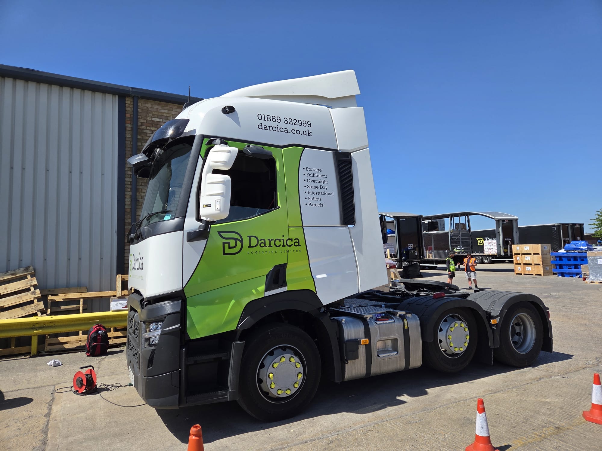 Darcica truck graphics by Signscope